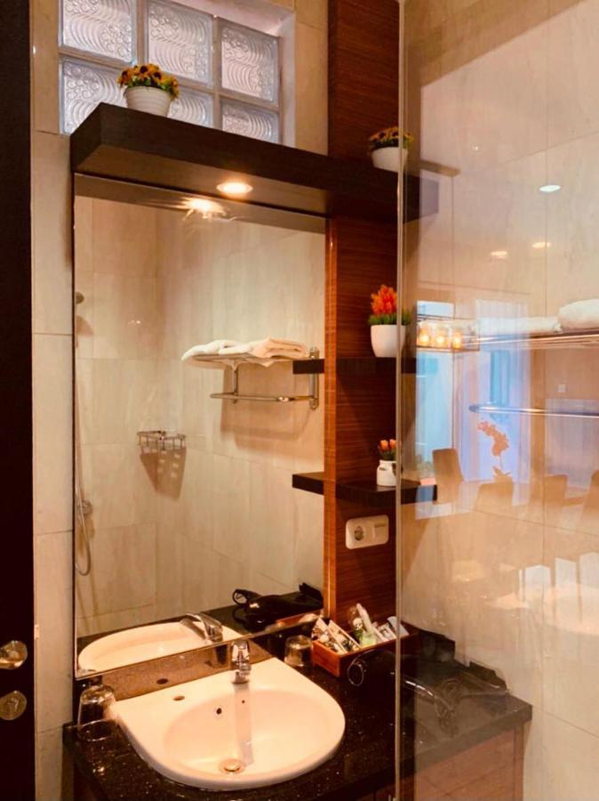 Platinum Setrasari Guest House 5Br Private Pool Бандунг Экстерьер фото